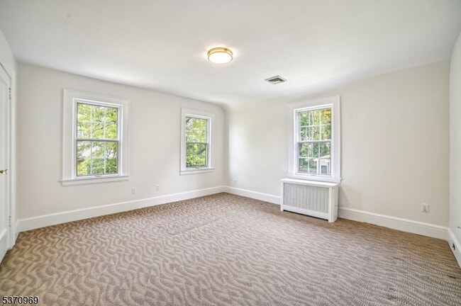 Building Photo - 49 Greenwood Dr