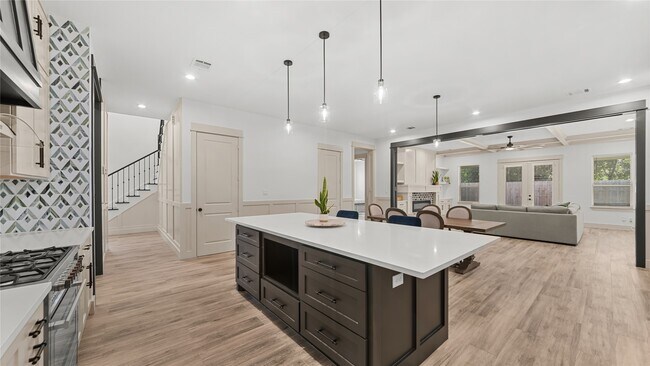 Building Photo - 517 Moore St