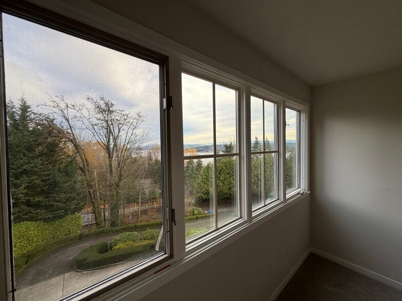 Building Photo - 17203 SE 42nd Pl