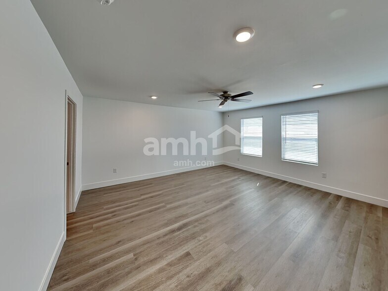 Building Photo - 9652 Harkes Dr