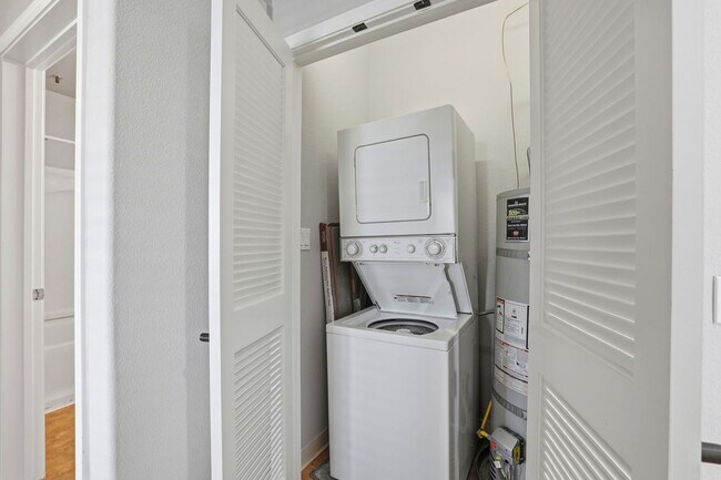 Building Photo - Availabe Now!