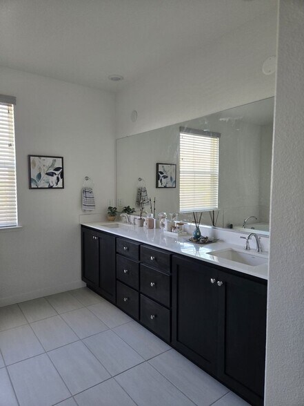 Building Photo - 2413 Village Square Blvd