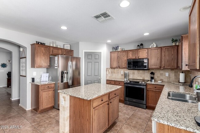 Building Photo - 18452 El Amancer