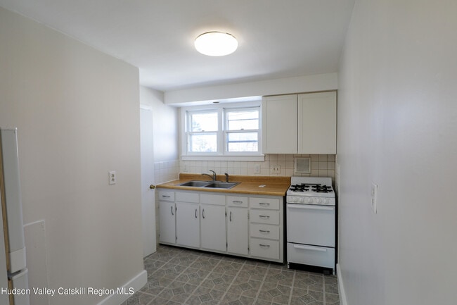 Building Photo - 180 Broadway