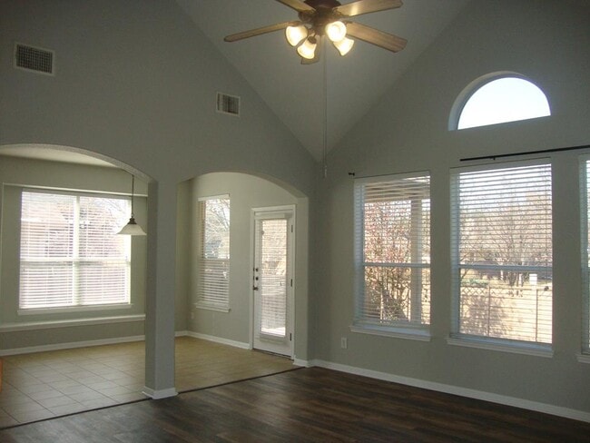 Building Photo - 914 Mesquite Hollow Pl