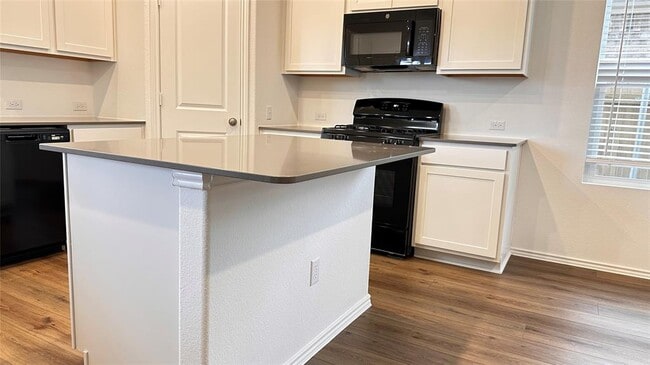 Building Photo - 138 Milliner Lp