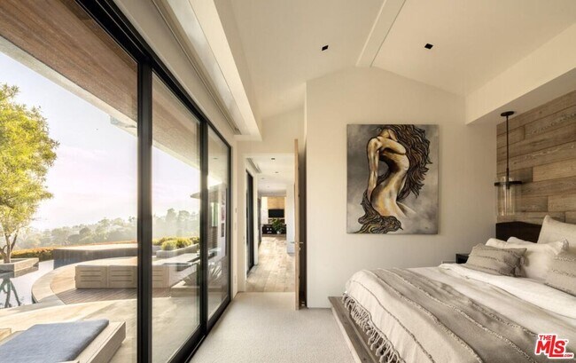 Building Photo - 2532 Canyon Oak Dr