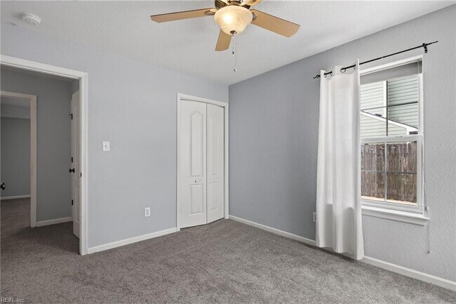 Building Photo - 4823 Lake Dr