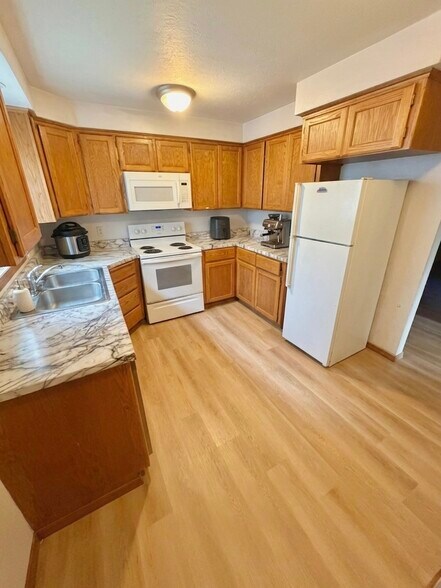 Building Photo - 2120 NE 54th St