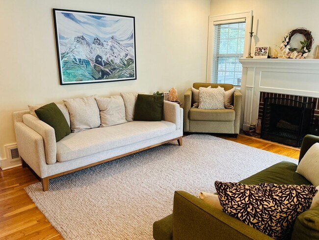Building Photo - East Grand Rapids Gem: 4-Bedroom, 2-Bath U...