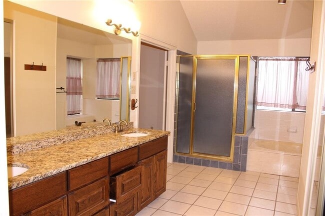 Building Photo - 2141 Surrender Ave