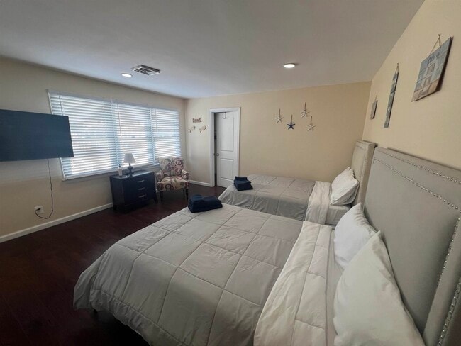 Building Photo - 239 N Derby Ave