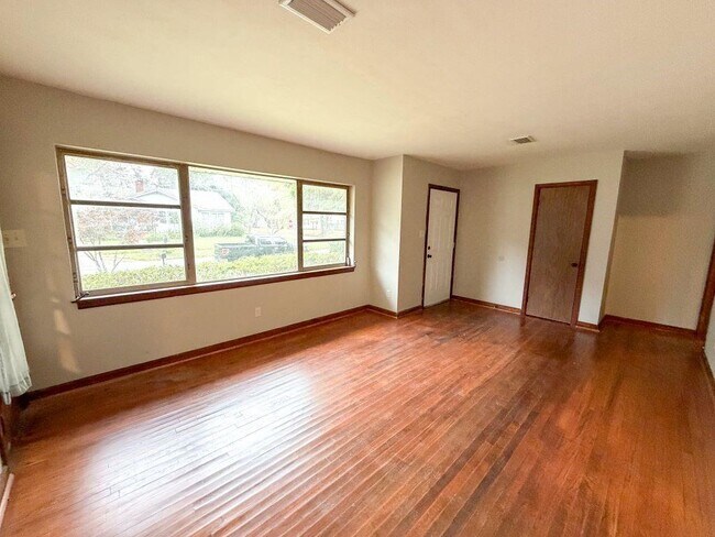 Building Photo - 51 Sherwood Dr