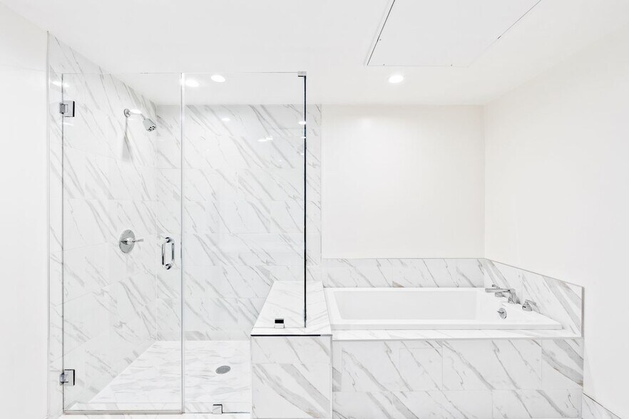 Building Photo - 10674 Ashton Ave