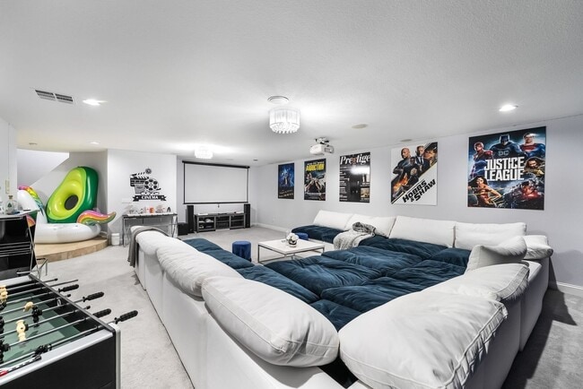 Building Photo - Luxury Living in Guard-Gated Royal Highlands!
