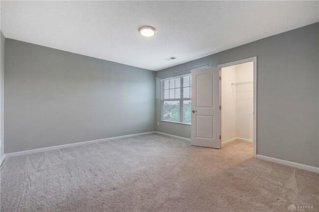Building Photo - 225 Pointe Oakwood Way