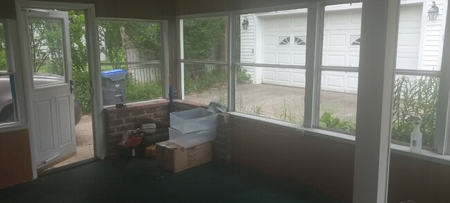 Building Photo - 4 BEDROOM HOME IN MILLCREEK