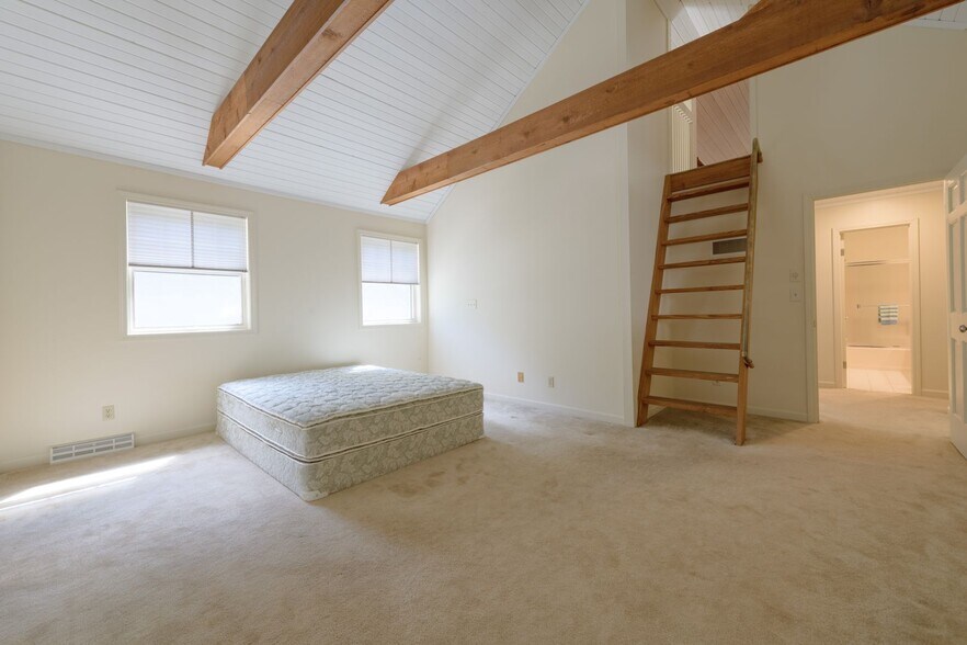 Building Photo - 4412 Drexel Pl