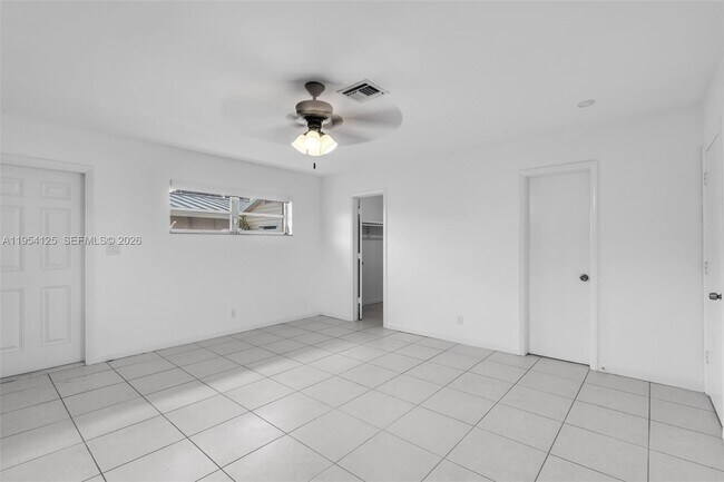 Building Photo - 4700 NE 21st Ave