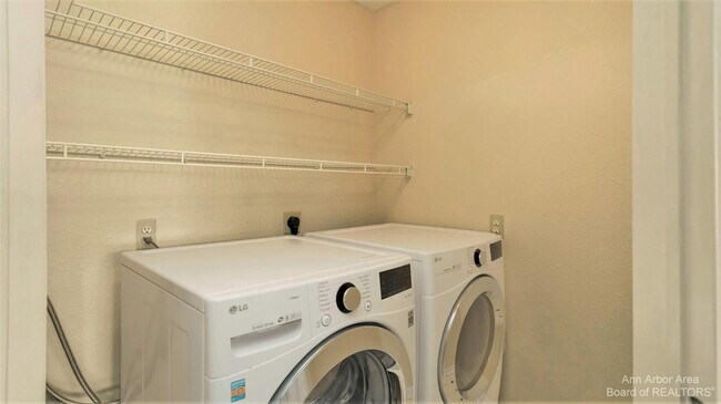 Building Photo - 1328 Heatherwood Ln