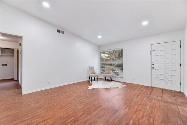 Building Photo - 11904 Broad Oaks Dr