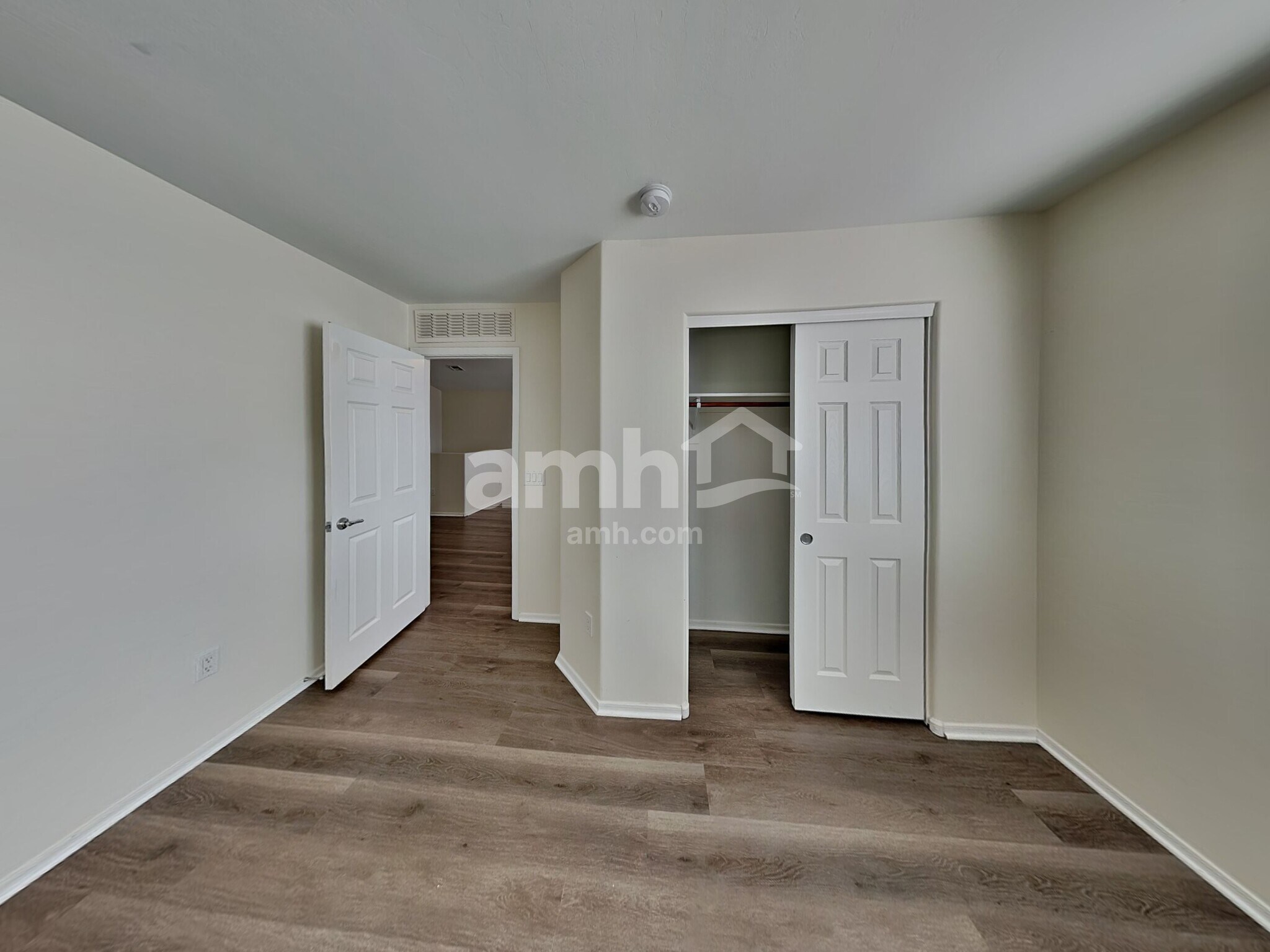 Building Photo - 1281 W Molinetto Dr