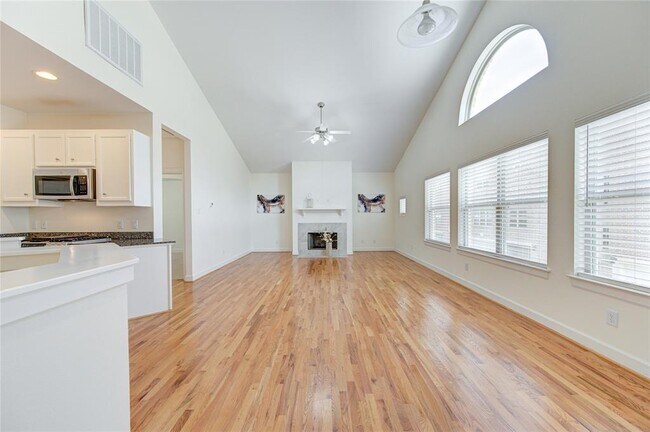 Building Photo - 11508 Main Cedar Dr