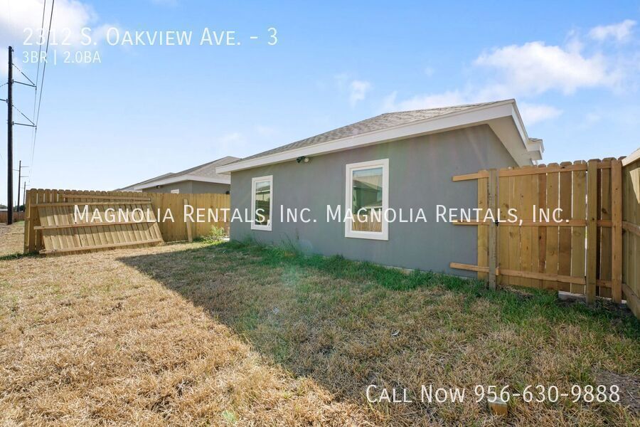 Building Photo - 2312 S Oakview Dr
