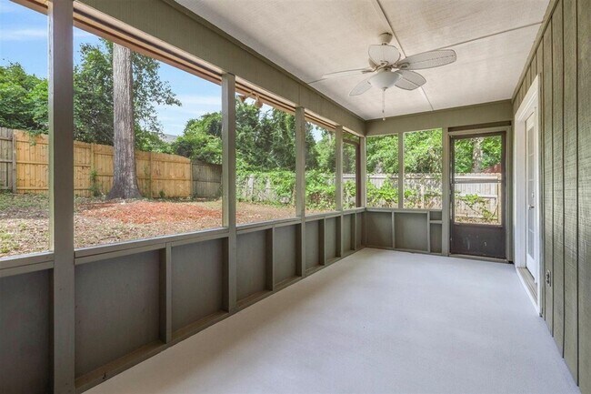 Building Photo - 2556 Panther Creek Rd