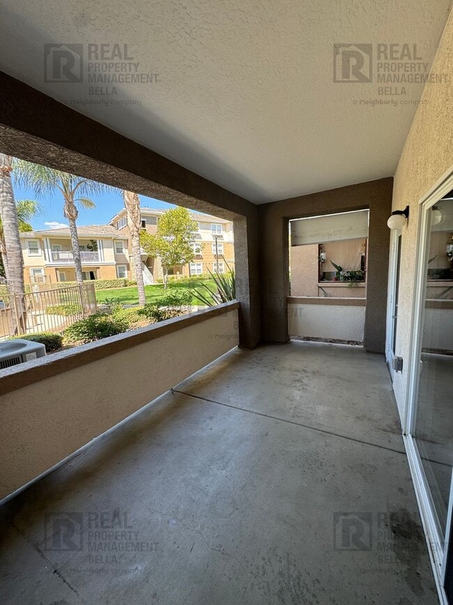 Building Photo - You won't want to miss this!