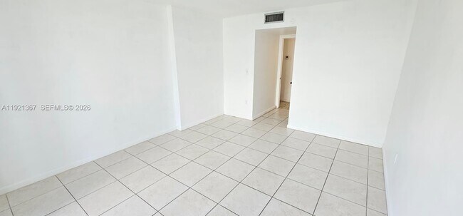 Building Photo - 1670 NE 191st St