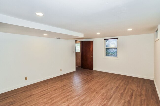 Building Photo - 1434 S 116th St