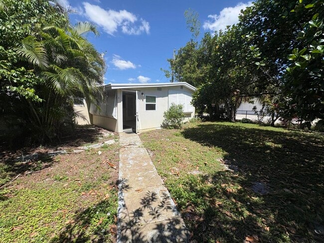 Building Photo - 422 S Arnold Ave