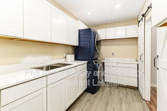 Building Photo - 5680 Durrance Rd