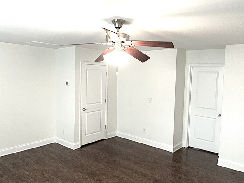 Building Photo - 1027 Monitor Ct