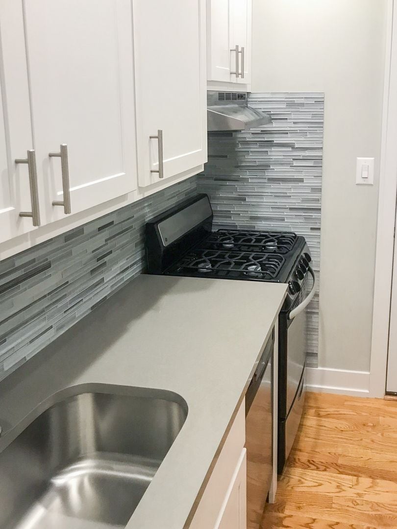 Building Photo - 538 W Cornelia Ave