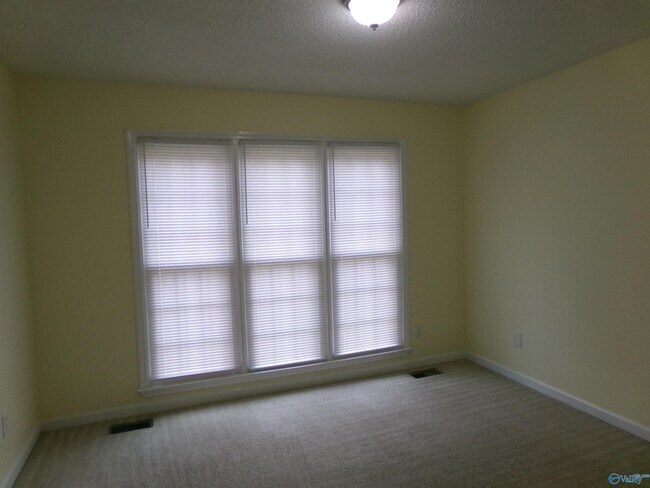 Building Photo - 141 Freedom Way