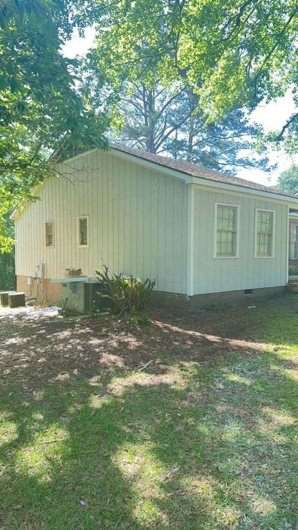 Building Photo - 1040 Fort Dale Rd