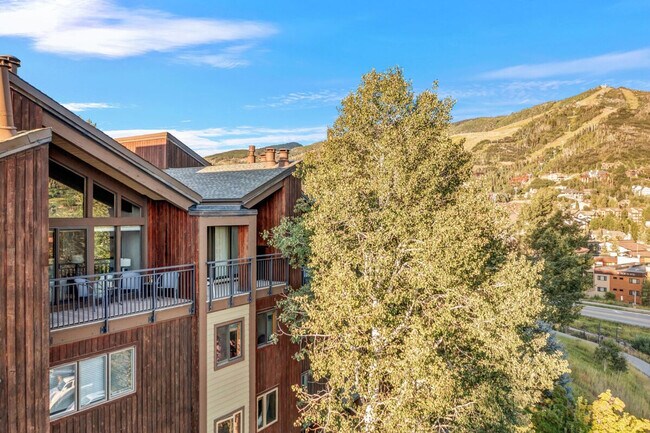 Building Photo - 2160 Mt Werner Cir