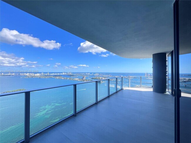 Building Photo - 700 NE 24th St