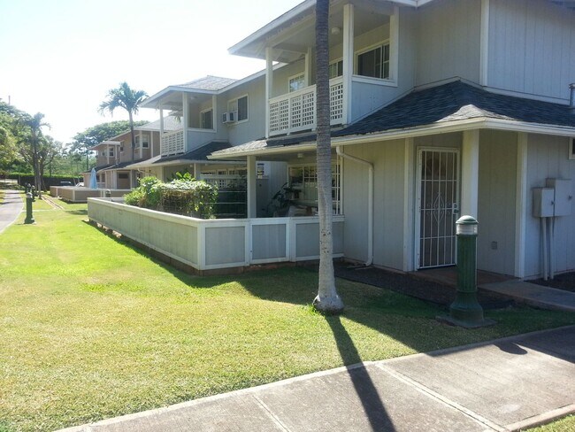 Building Photo - Partially Remodeled 1/1/1 in West Loch Fairways