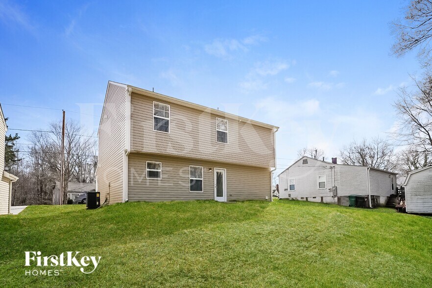 Building Photo - 813 Pine Cir Dr
