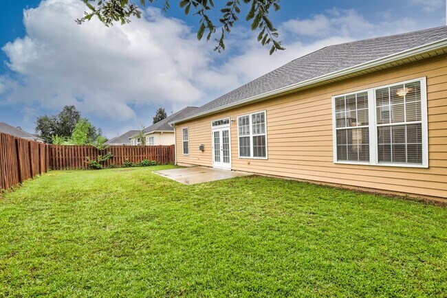 Building Photo - 1661 Harbor Club Dr