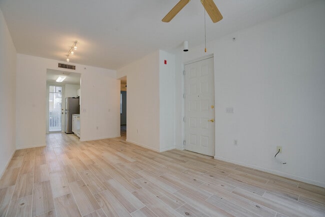 Building Photo - 1136 Town Center Dr