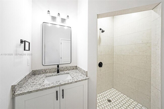 Building Photo - 4303 E 8th Ct