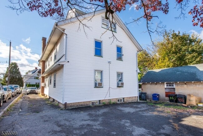 Building Photo - 86 Watsessing Ave