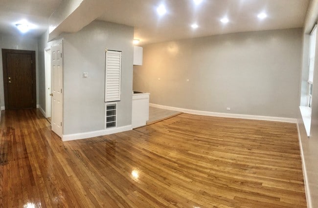 Building Photo - 6200 S Parkside Ave