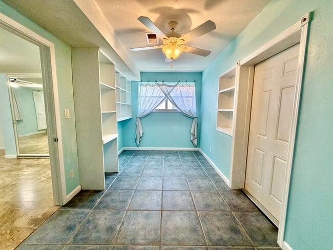 Building Photo - 723 Sailfish Dr