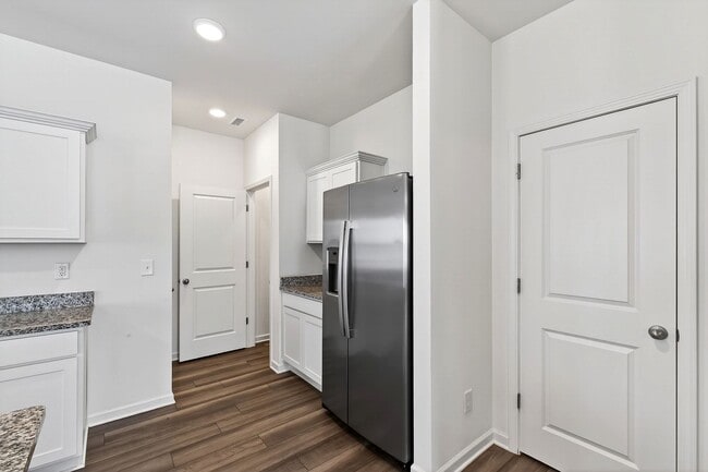 Building Photo - Charming 3BR End-Unit Townhome in Wake Forest!