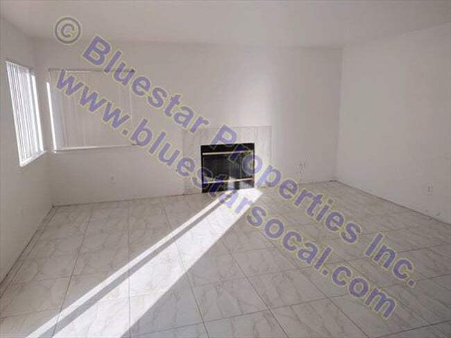 Building Photo - 6 bedroom home!  Available Now!